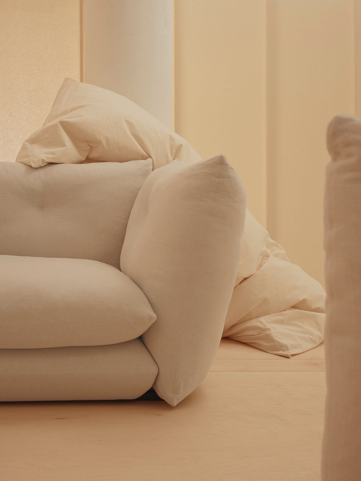 Perron Pillo Sofa
