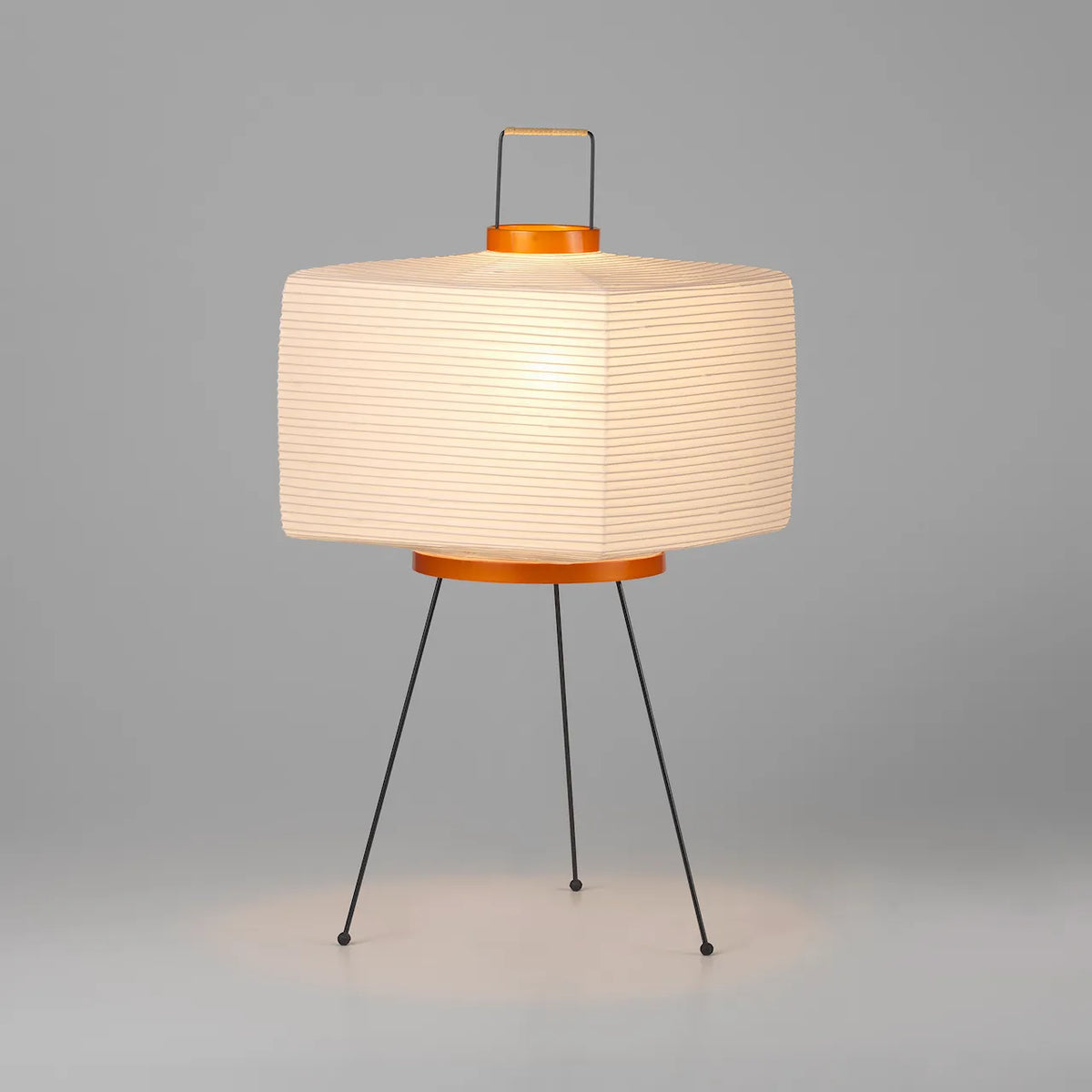 Akari Bordlampe fra Vitra i rispapir