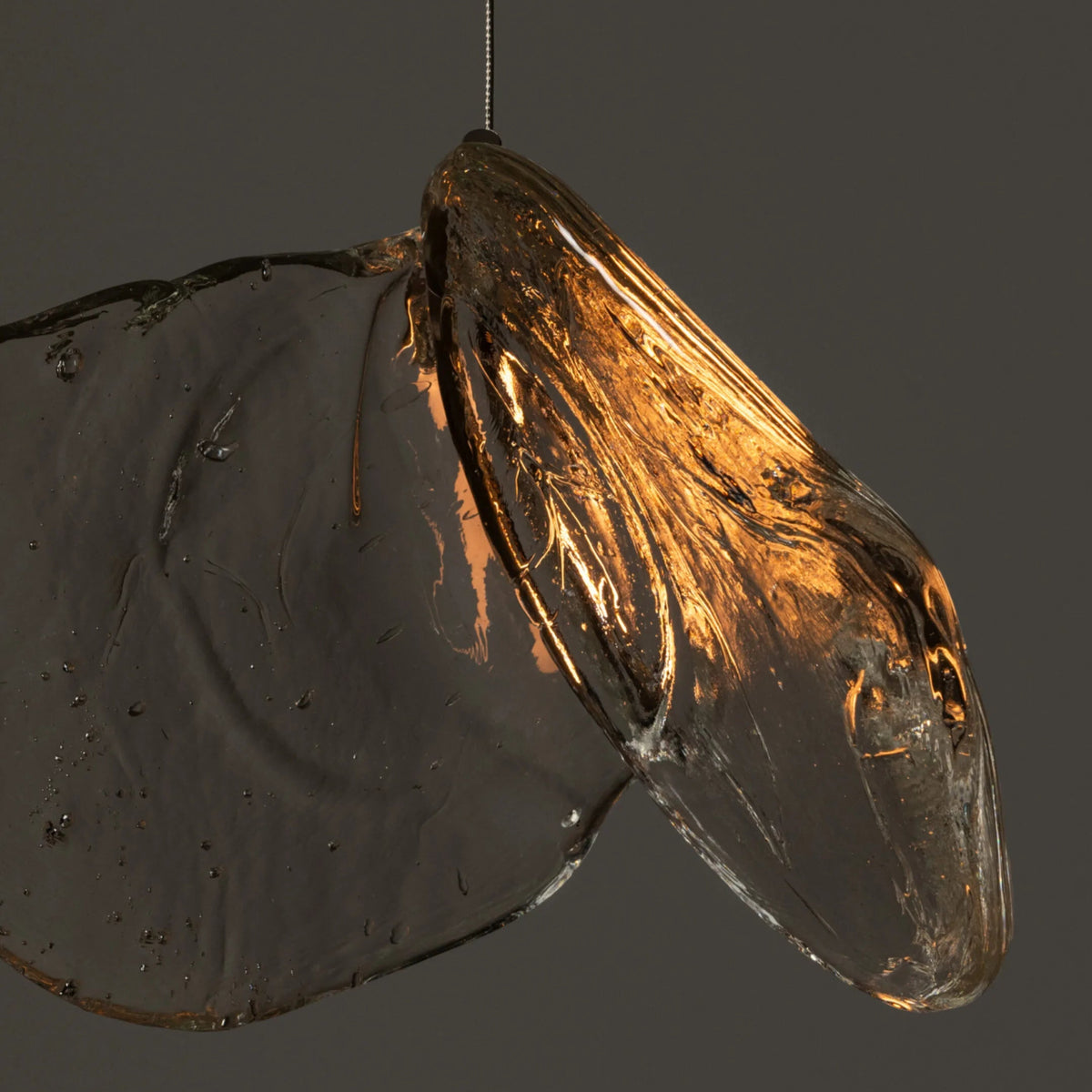 Detalj av Bocci 141 pendel med overlappende, flytende glassformer