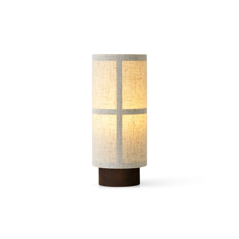 Hashira Oppladbar Lampe fra Audo Copenhagen med skjer m i lin og base i tre