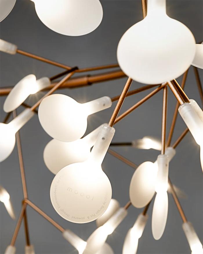 Heracleum Taklampe fra Moooi, detaljbilde av varianten i kobber