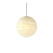 Akari 55D pendel, håndlaget papirlampe designet av Isamu Noguchi, gir et mykt og varmt lys - Expo Nova 