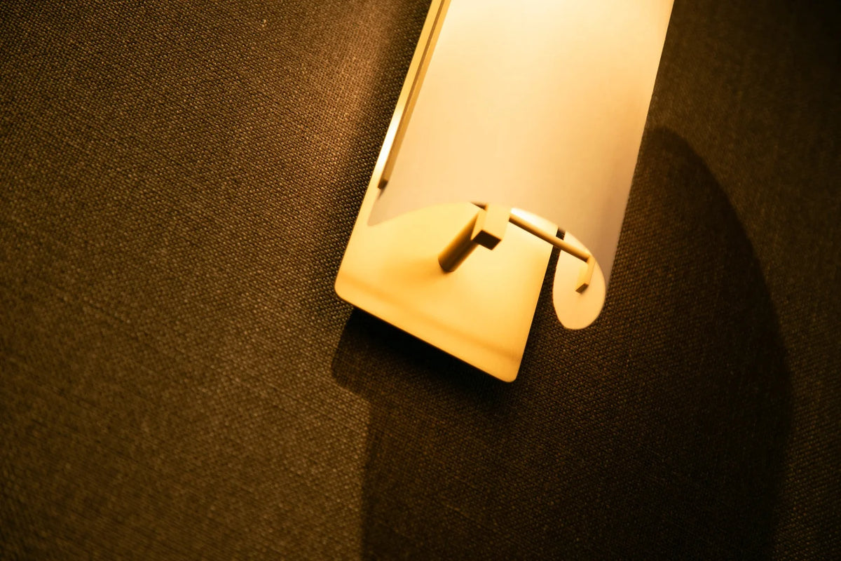 Modernist Metal Vegglampe