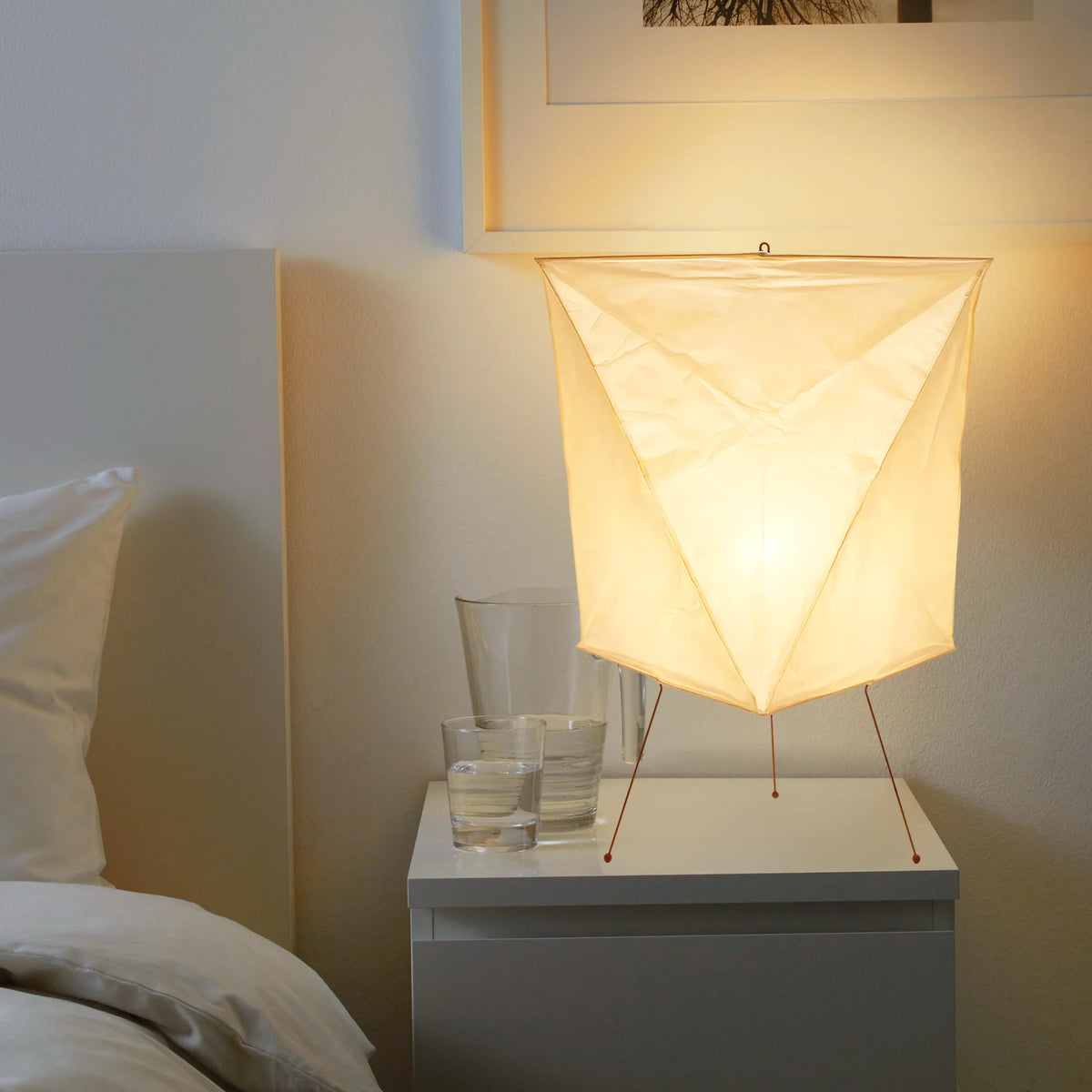 Akari YA2 lampe fra Vitra, skaper mykt og diffust lys til hjemmet