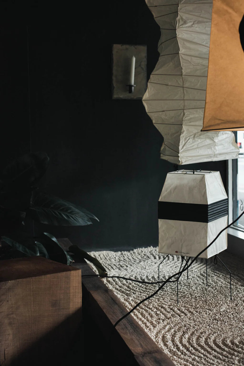Elegant og funksjonell Akari UF1-H bordlampe fra Vitra