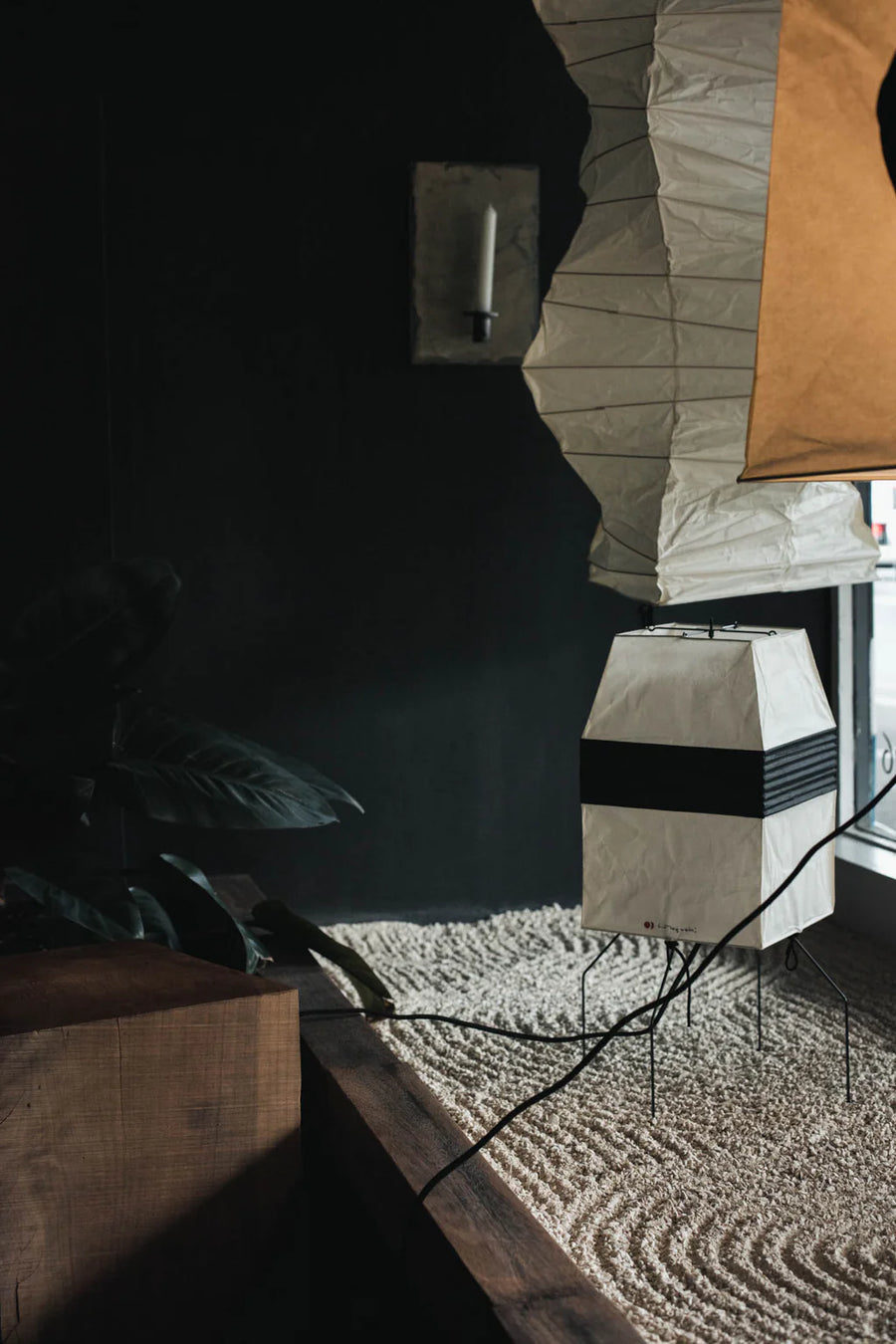 Elegant og funksjonell Akari UF1-H bordlampe fra Vitra