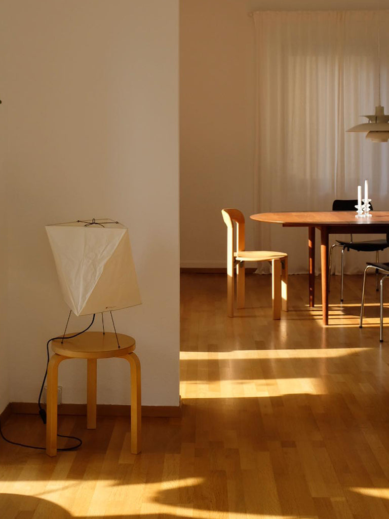Minimalistisk og elegant Vitra Akari YA2 lampe i papir