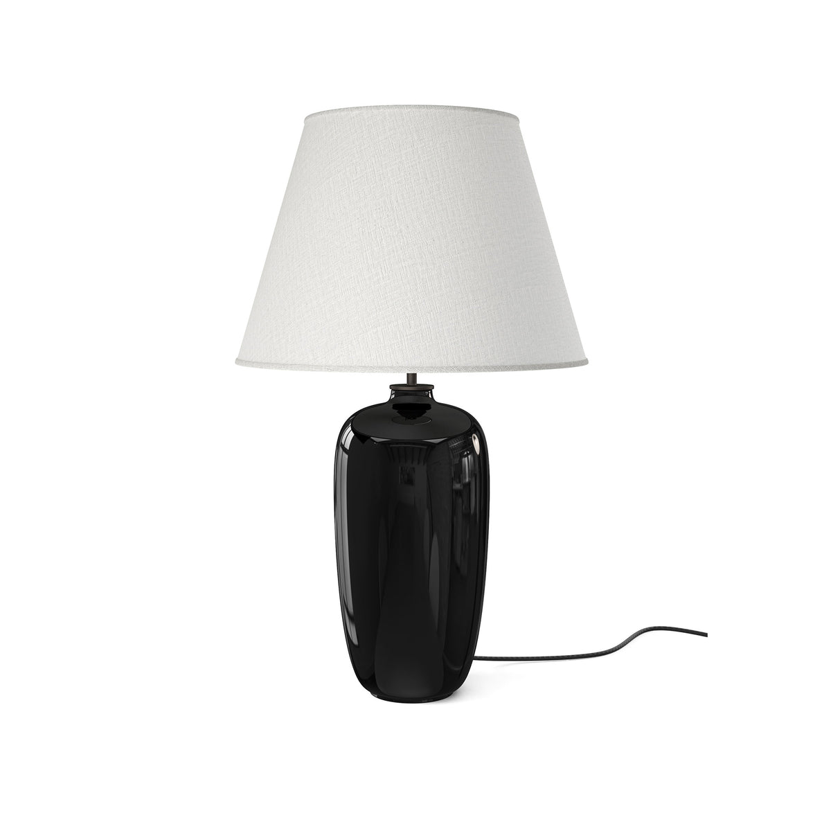 Bordlampe i sort gloss utførelse fra danske Audo Copenhagen med lidskjerm