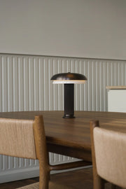 bærbar lampe i bronse opalglass, Noote fra Lyfa 