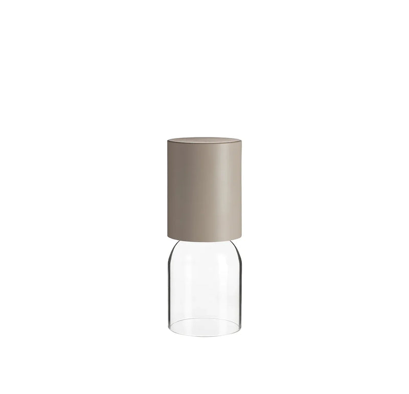 Nui Mini Oppladbar lampe fra Luceplan i krystallglass og greige topp. Dimbar LED lampe for utendørs bruk. 