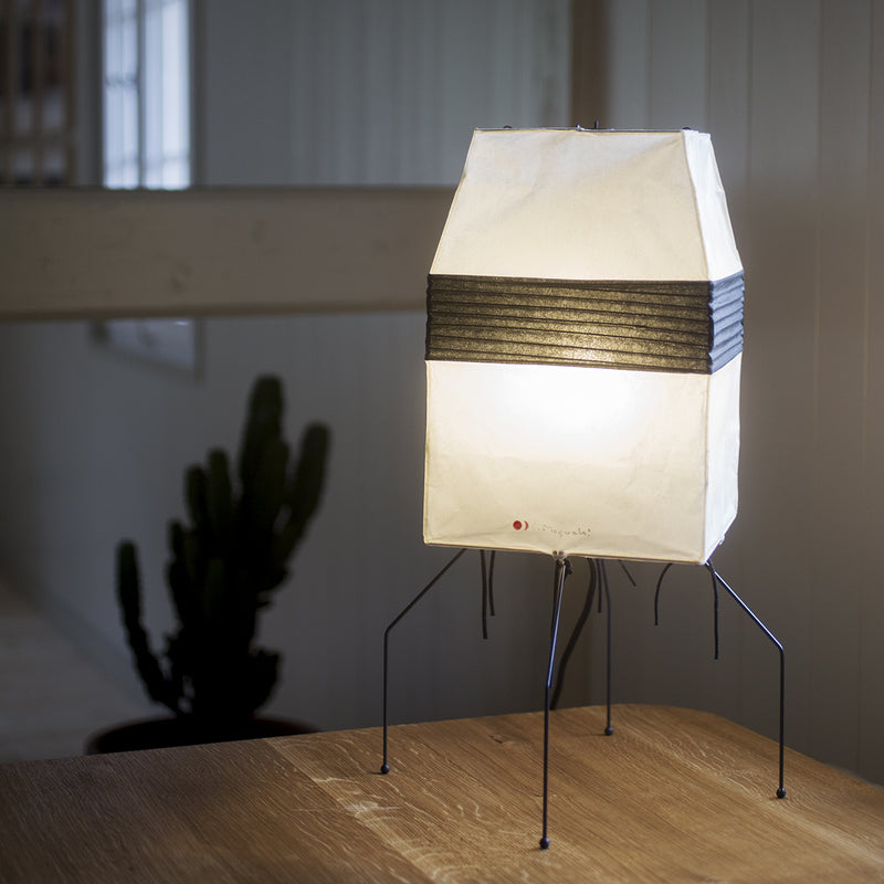 Stilfull Akari UF1-H bordlampe fra Vitra, mykt og behagelig lys