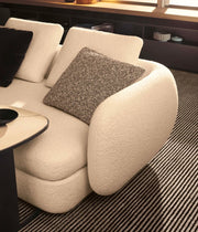 Saint Germain sofa fra Poliform i hvit Bocule tekstil
