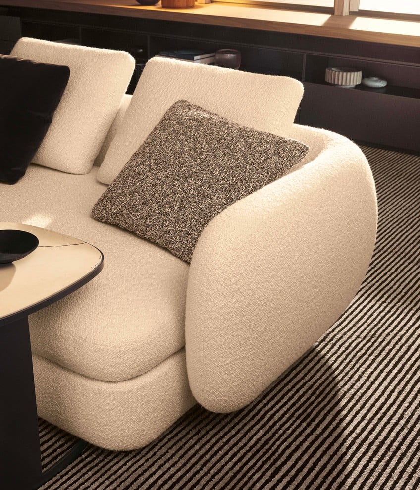 Saint Germain sofa fra Poliform i hvit Bocule tekstil