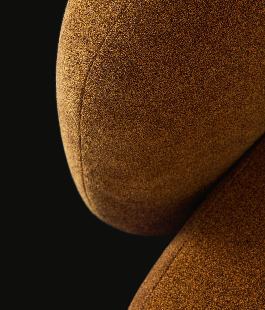 Nærbilde av Poliforms Saint-Germain sofa i oransje boucle tekstil 