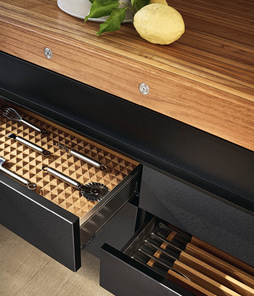 Poliform Land Outdoor Kitchen, skuffeseksjon med fine detaljer i teak 
