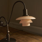 PH 1/1 Piano Bordlampe Limited Edition på sidebord i interiør