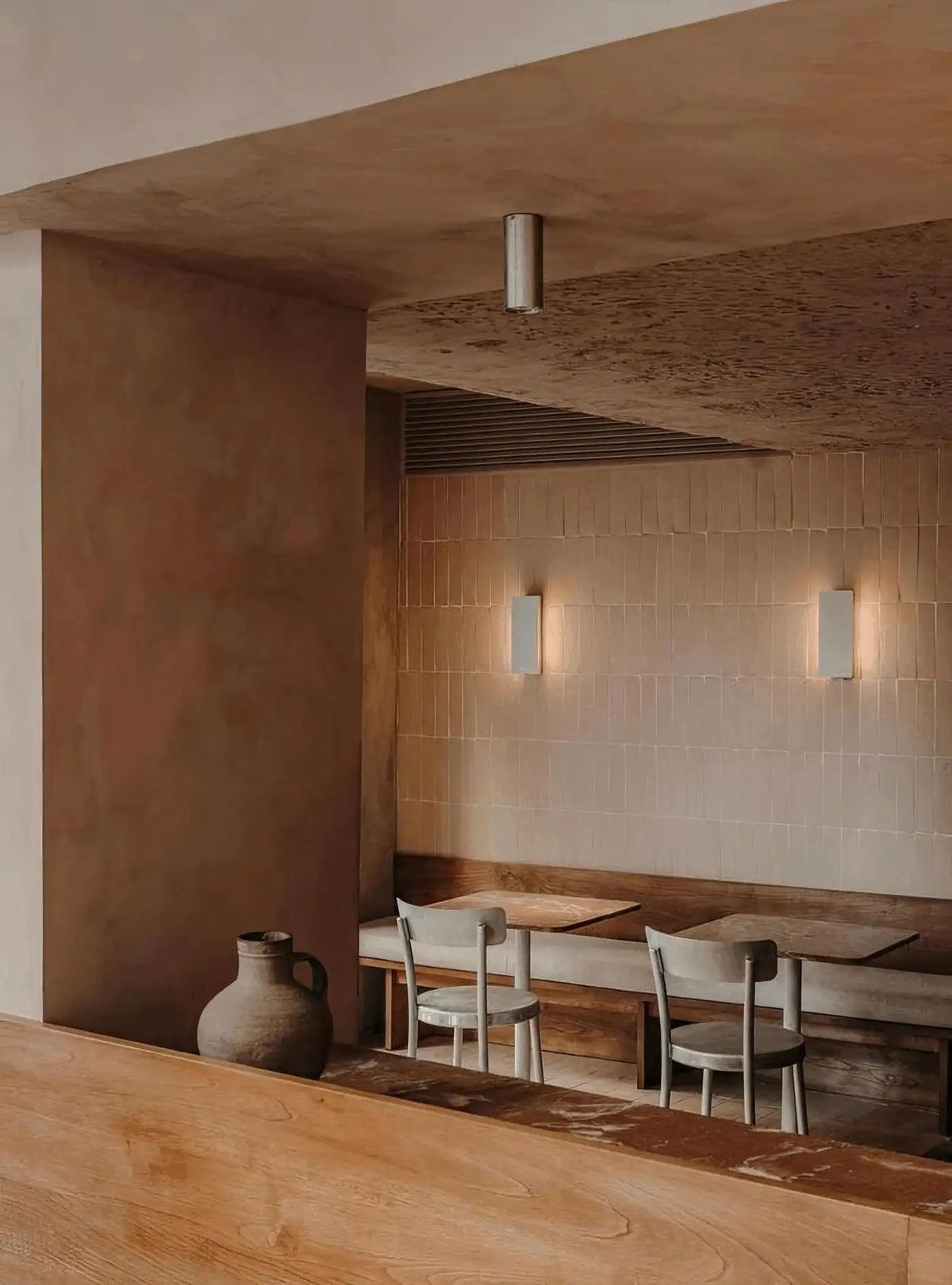 Nemo APPLIQUE À VOLET PIVOTANT DOUBLE vegglampe med vridbar skjerm, designet av Charlotte Perriand