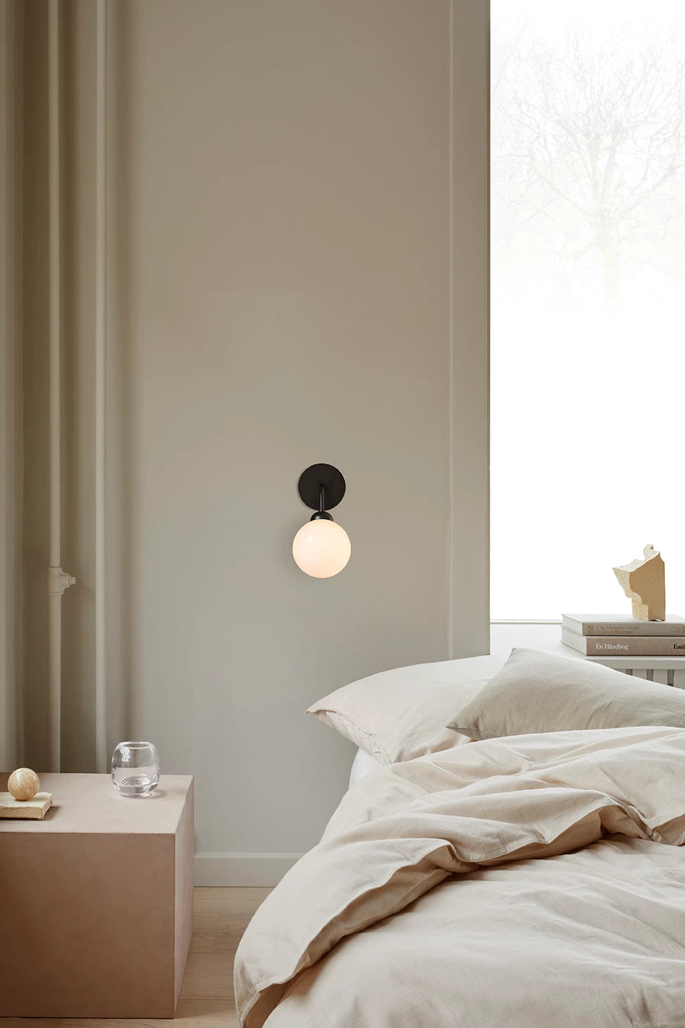 Apiales Vegglampe Satin black/Opal - Utstillingsmodell