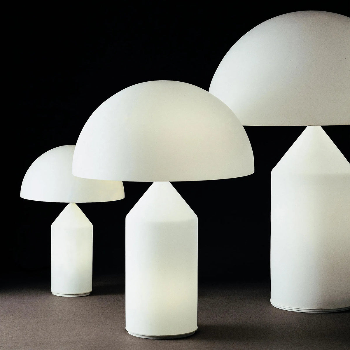Atollo Bordlampe alle størrelser i opalglass 