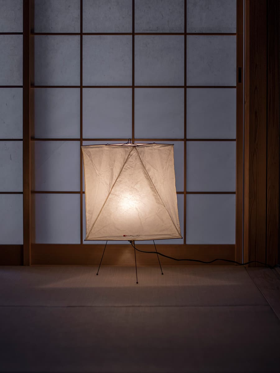 Vitra Akari YA2 bordlampe, dekorativ lampe med organisk form